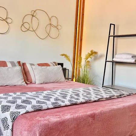 Grey House - Feel The Vibe Apartman Vigo