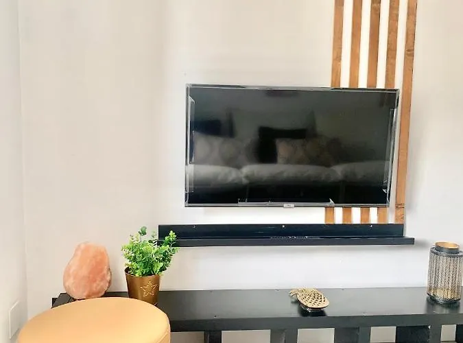 Grey House - Feel The Vibe Apartment