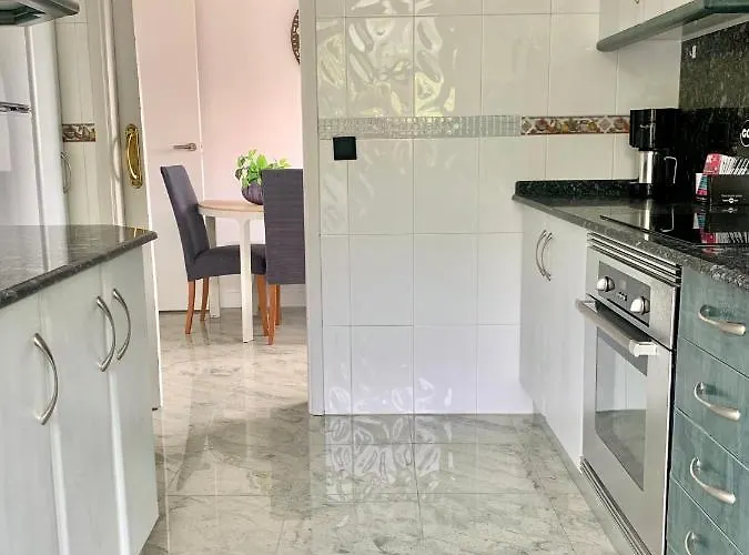 Grey House - Feel The Vibe